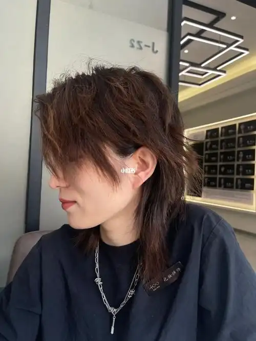 鲻鱼头发型短发发型