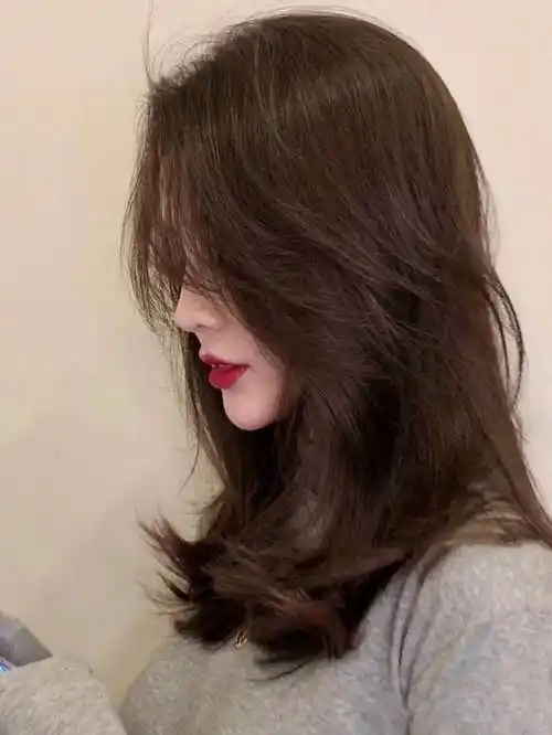 烫发图片女2021最新款(长头发烫发图片女2021最新款) - 泉兴百科