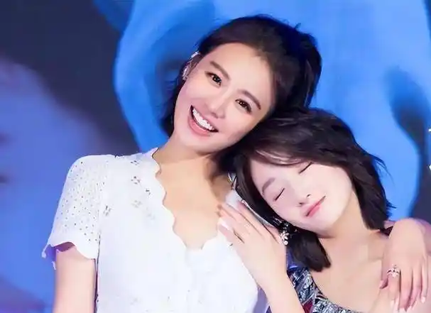 真是万万没想到交际花周冬雨竟然以这样的形式塌房了