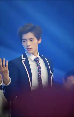 你最喜欢邓超元哪个造型?进来投票