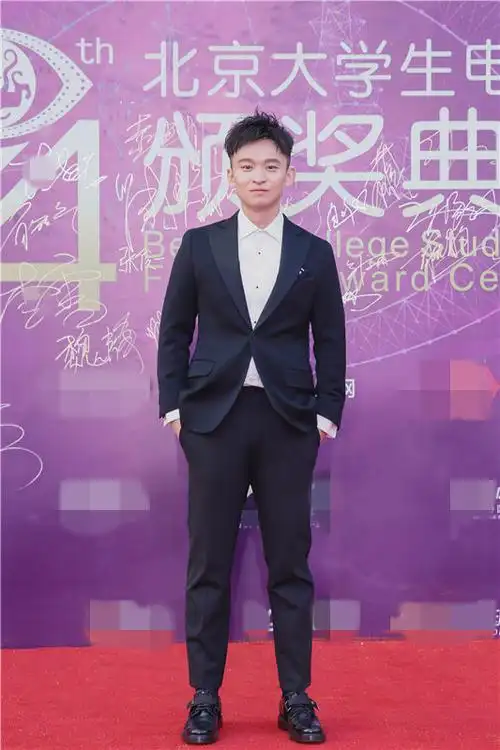董子健亮相大学生电影节  自我调侃依然是新人