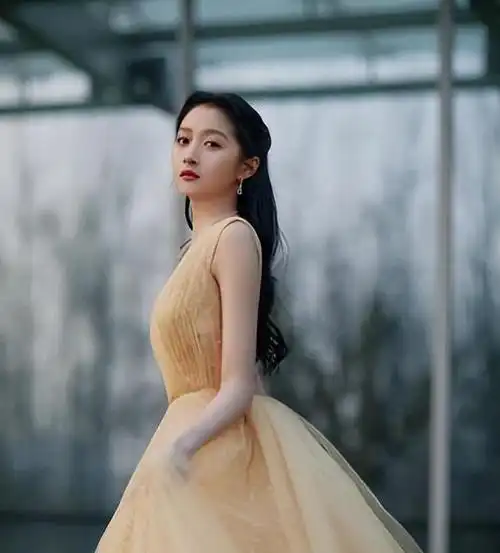 仙气飘飘!关晓彤从小美到大