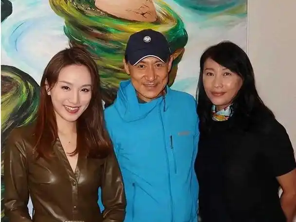 张学友演唱会惊喜妻女低调现身简约风格引关注