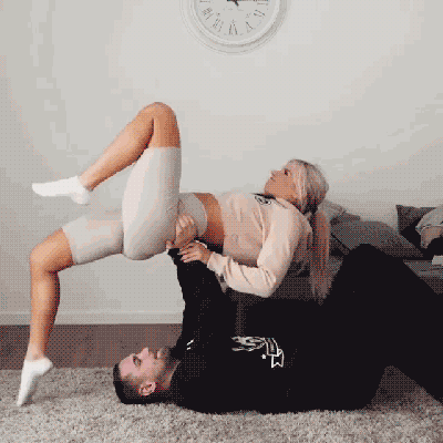 健身这些适合情侣在家做的运动健身之余甜蜜加倍