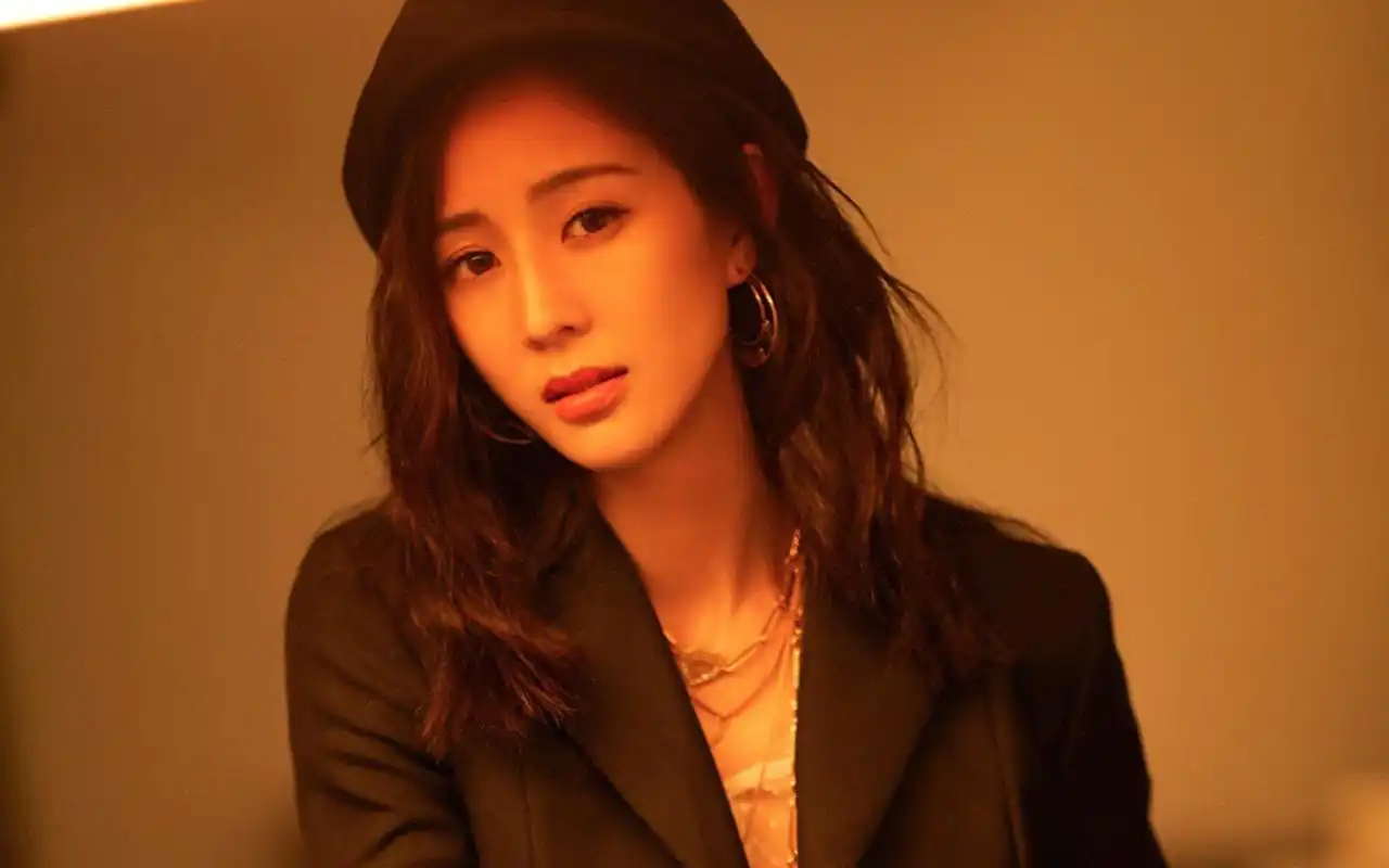 张钧甯气质干练写真图片桌面壁纸