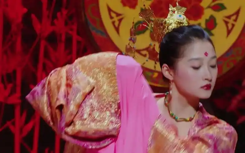 王牌对王牌6关晓彤跳水袖舞