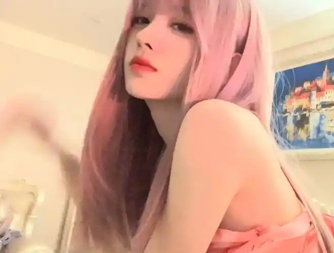 鞠婧祎大胆尝试女团造型,粉色头发超魅惑,网友:姐姐好辣_视频_影视圈