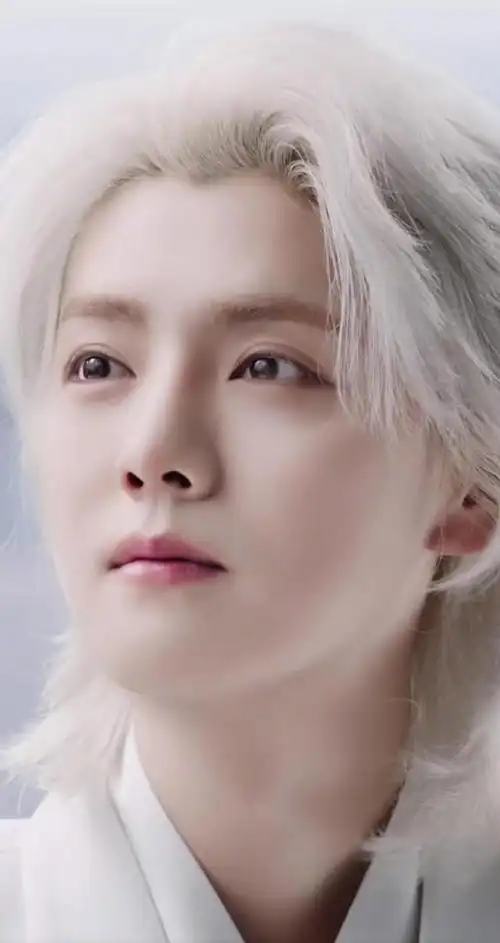 鹿晗新中式造型#梦回陈长生,看到今天的新造型,一袭白衣公子陌如玉.