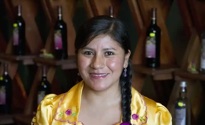 玻利维亚,坐在金矿上,美女丰满是美,贫穷限制了双眼