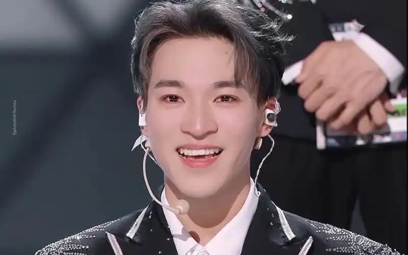 「宇野赞多」拥抱停不下来的多多 此刻只想魂穿于洋!