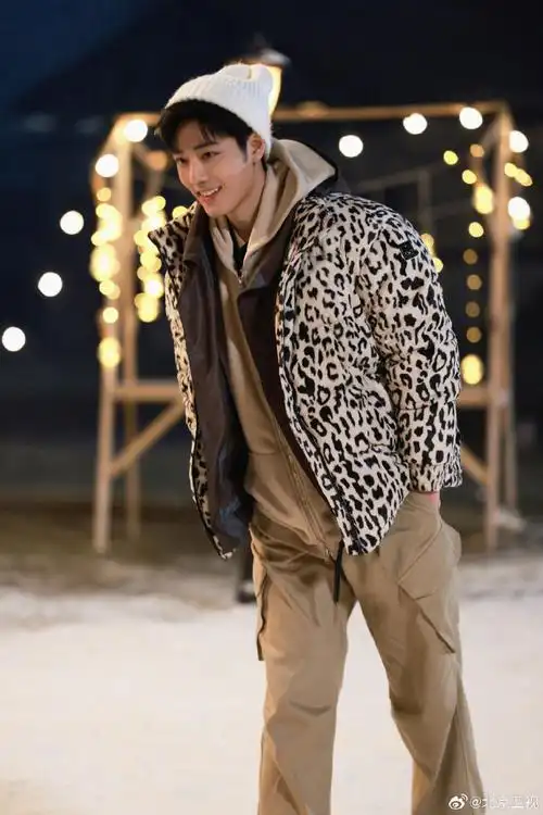 盛阳@x玖少年团肖战daytoy日常穿搭九宫格,是每一天都有不同温暖感受