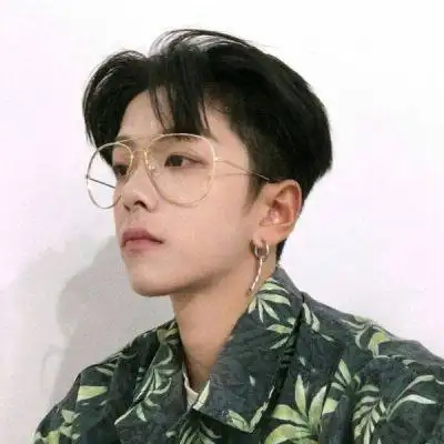 西装帅哥微信头像一色的帅哥男生个性俄罗斯小帅哥卖萌头像非主流伤感