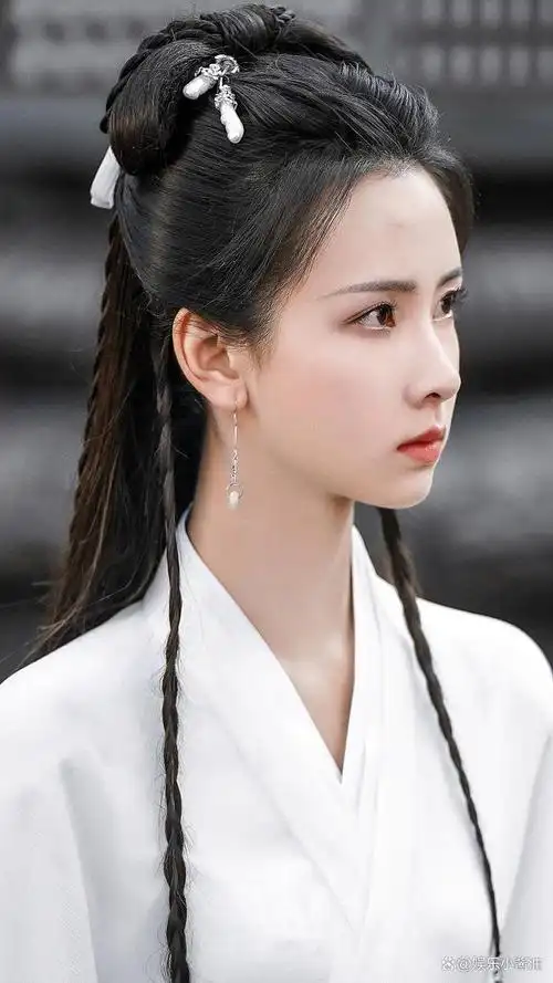 《莲花楼》陈都灵5个古装造型,第一个清冷,第五个全剧最美!