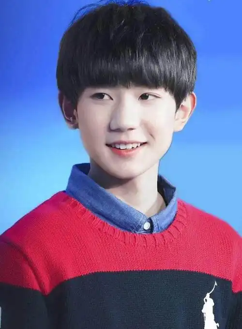 了解王源的人都知道,王源自2013年8月6号出道后一直都是以开朗,阳光