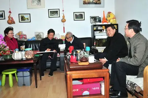 张平副委员长及何立峰副主任看望慰问袁宝华,安志文同志