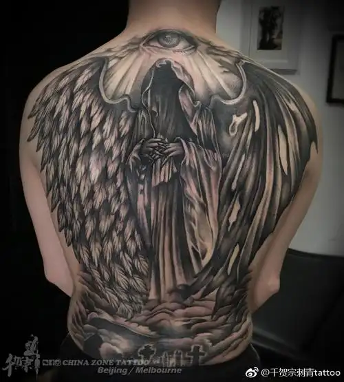 满背黑灰堕落天使纹身图案