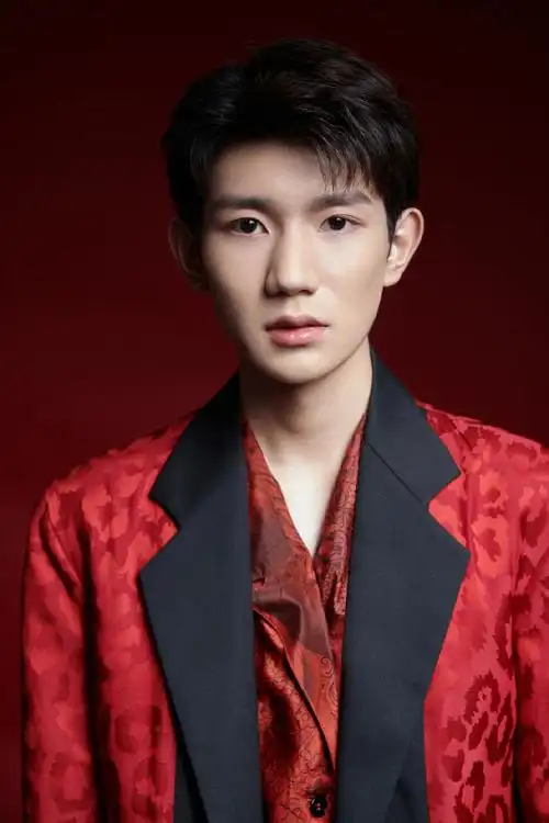 高清中国内地男歌手演员王源写真图集