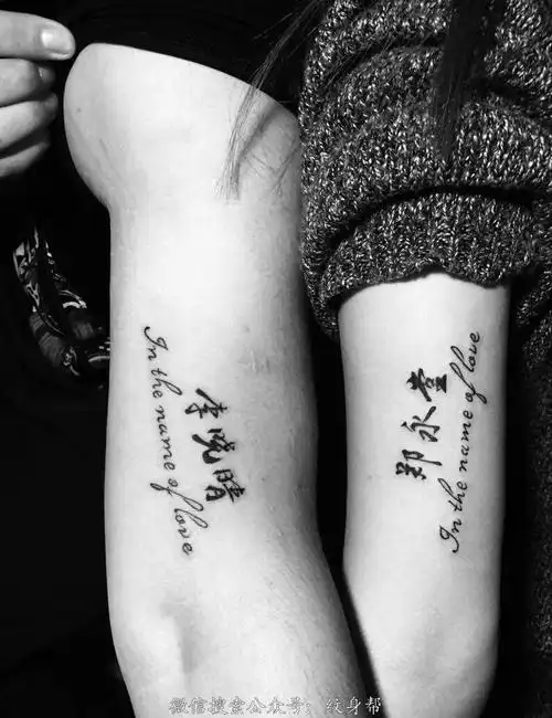 小腿处一枚彩色花妓纹身图案