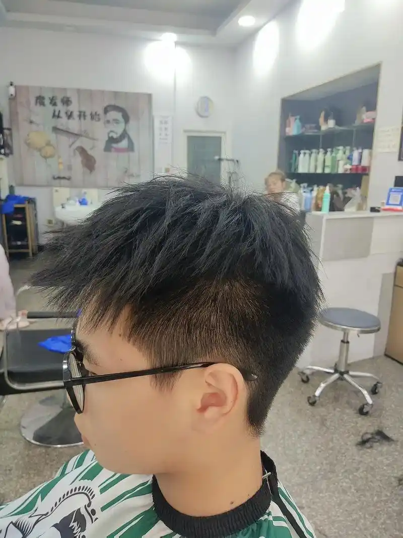 高中毕业生改造#男生烫发发型推荐 #男士摩根烫 #易打理烫发 - 抖音