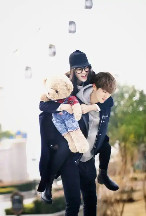 演员迪丽热巴和鹿晗经典合影照