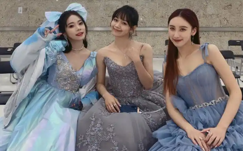 星光红毯:段奥娟,张紫宁,许靖韵三美同台!