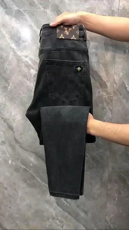 lv路易威登黑色牛仔裤开箱啦,今年最火的一款-度小视