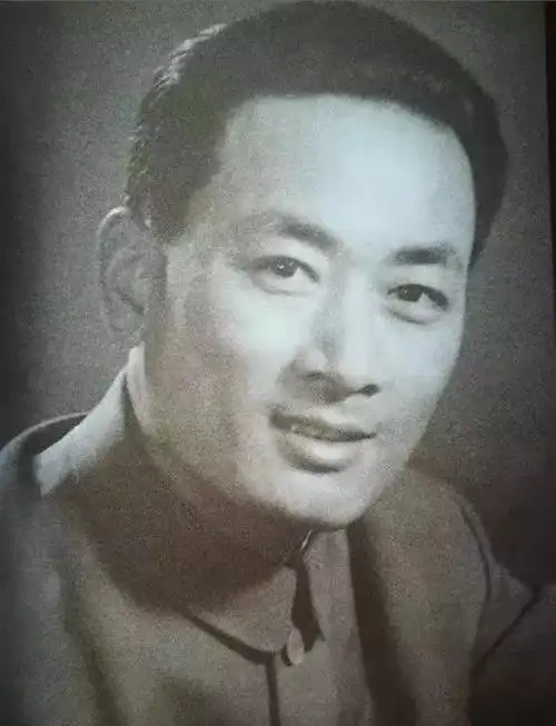 回顾演员庞学勤照顾精神病妻多年妻子离世后儿子撮合他再婚