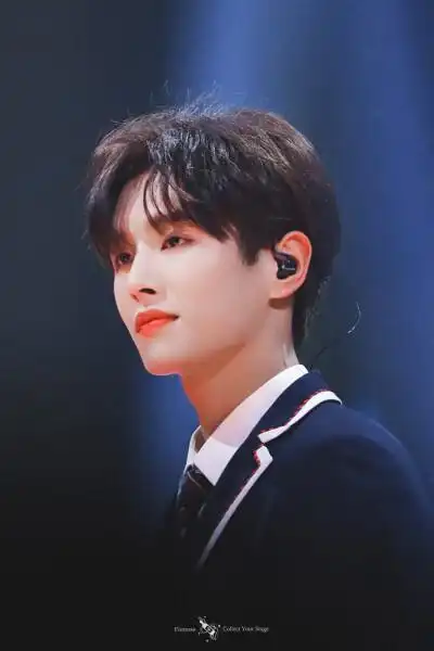 爱豆背景图李汶翰