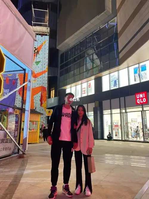 是00与99  是水瓶座与处女座  是190与165   是他与我!