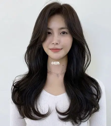 99中长发女生标配 法式大波浪卷发