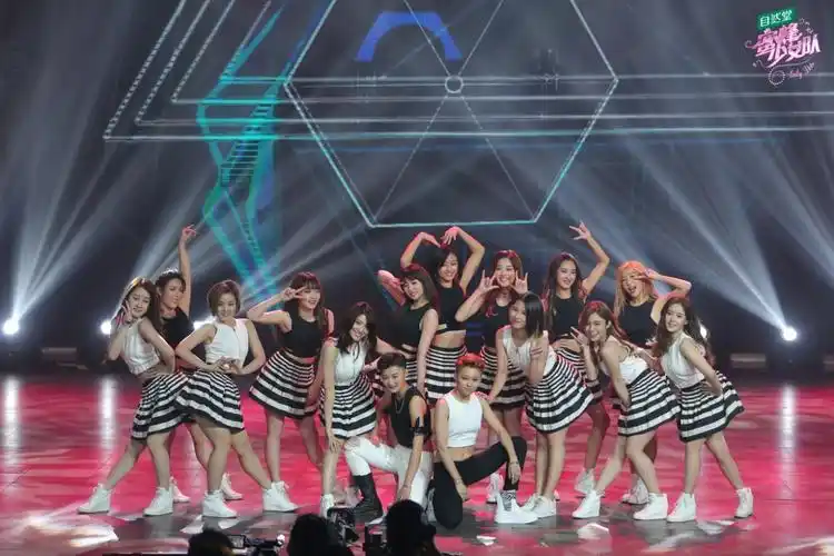 第一代"蜜蜂少女队"诞生《棒棒》《一起跳舞吧》新作百度音乐独家首发