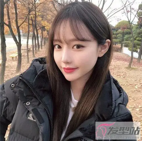 薄刘海,其实也是空气刘海的一种,轻薄飘逸的刘海线条,若隐若现的露出