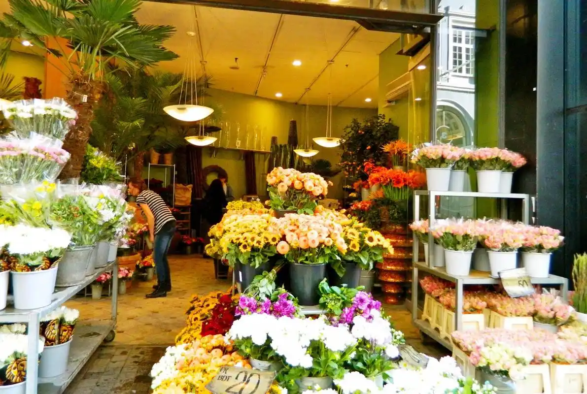 鲜花店店面吊灯装修效果图片