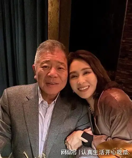 黎姿晒与富豪老公的合照,马延强头发花白,面相越来越祥和|马廷强|娱乐