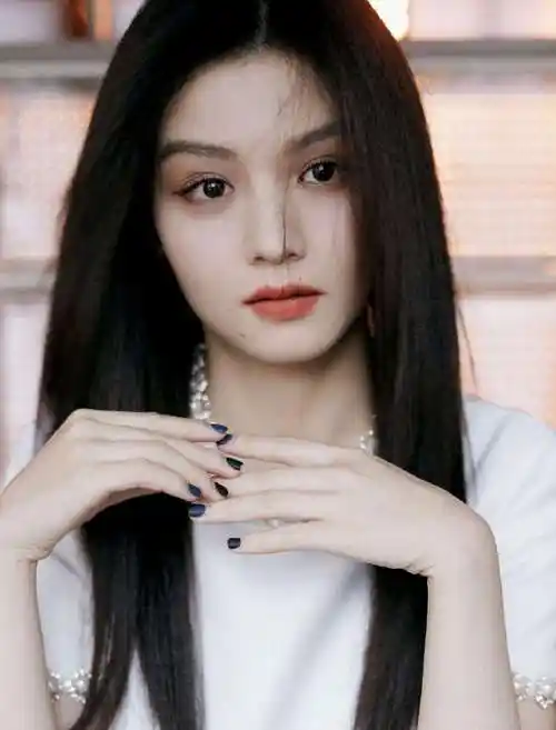 派演员,也是生活中浪漫坚强的精灵少女愿@春夏_x新的一岁依旧明媚灿烂