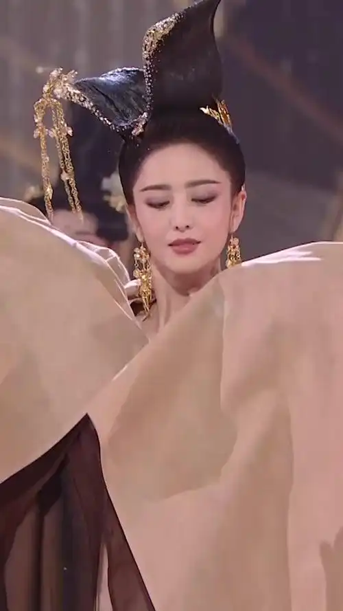 佟丽娅 舞蹈《芒种》,巧笑倩兮明艳动人