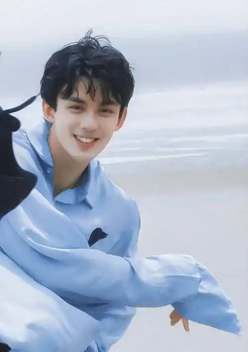 童星出道的吴磊,出道多年,人气和路人缘从未下滑,你怎么看?