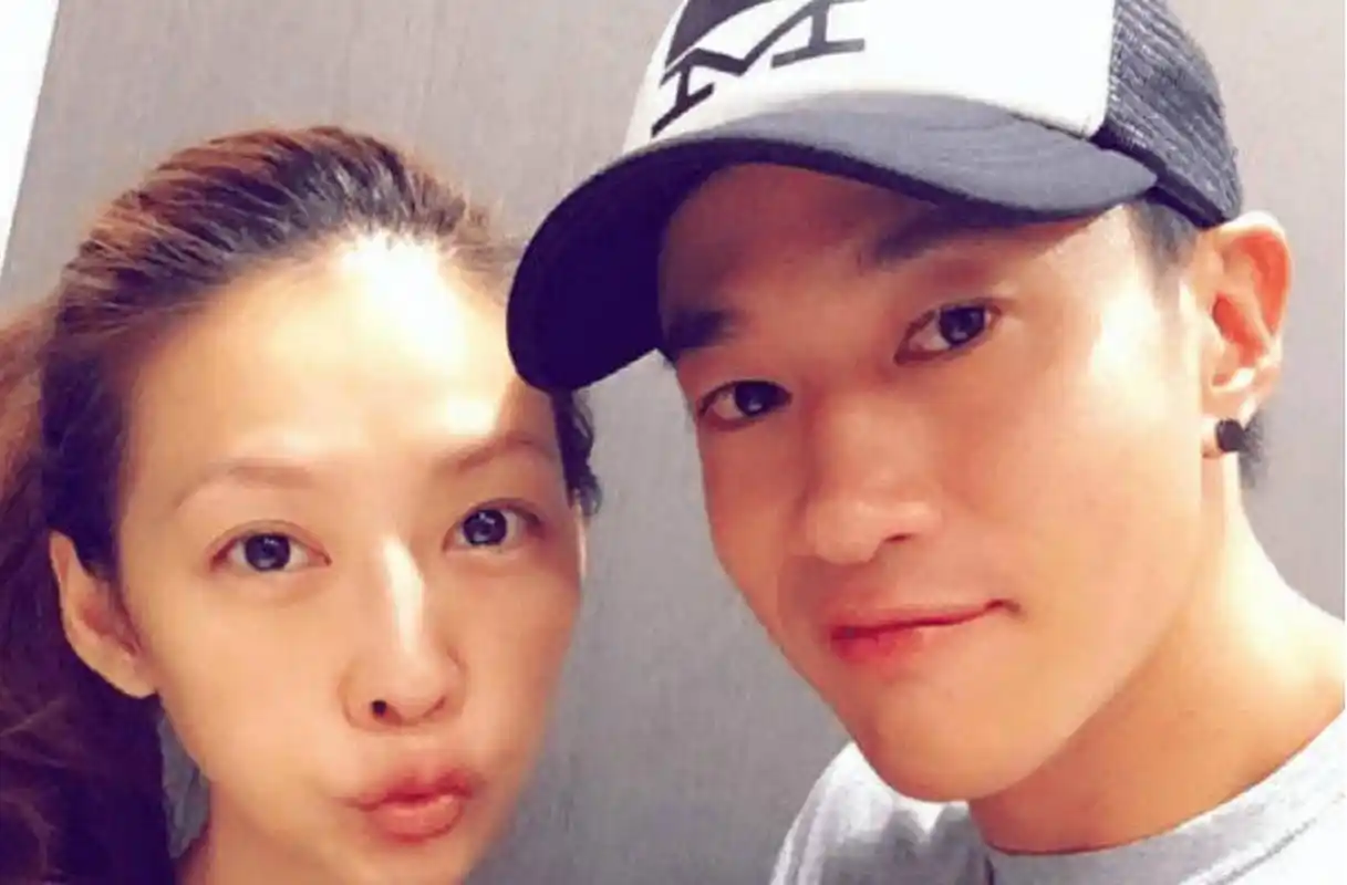 林姵希随夫到横店休养  何润东与妻子林姵希在经历长达16年的分离后