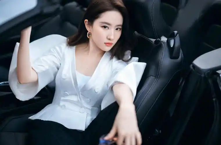 刘亦菲全新写真大片2022fw