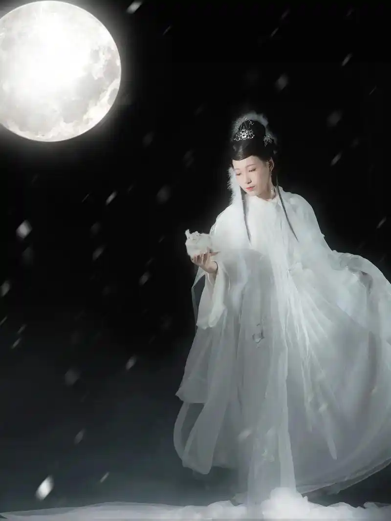 "你似携月而来的仙瑶"客/中秋嫦娥仙气古风写真#国风合伙人  - 抖音