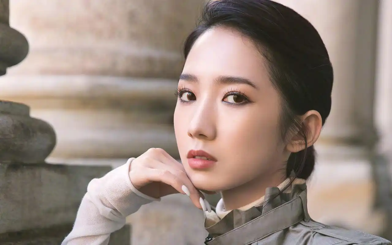 孟美岐时尚性感高清桌面壁纸