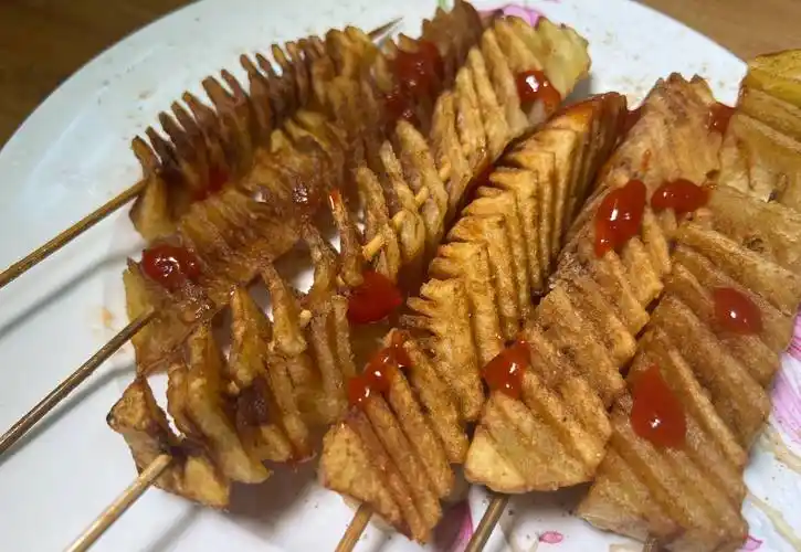 孩子点名要吃的薯塔在家能做,小技巧要牢记,炸的金黄,酥脆可口_土豆