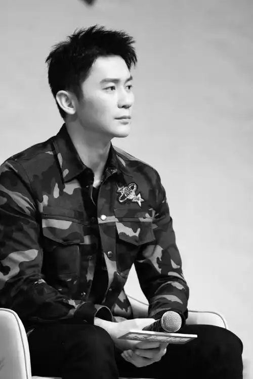 李晨超话#长津湖剧组走进北大##电影长津湖#主创团队来的北京大学百年