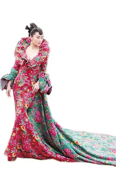 张馨予穿"花棉袄"叫板范冰冰