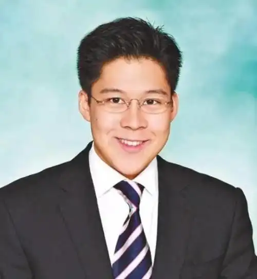 霍启刚:豪门第三代的翘楚,香港年轻人的榜样,或许问鼎香港