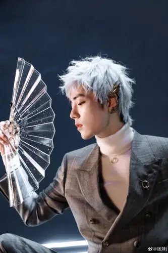 肖战200113‖时尚芭莎银发精灵造型