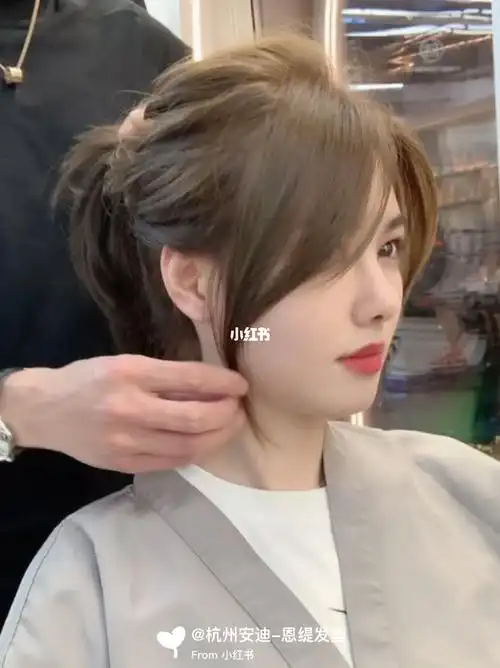 2022显气质减龄八字刘海锁骨发