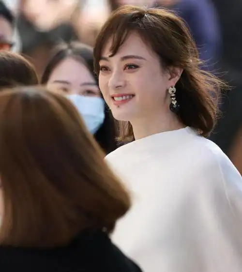 孙俪放弃微商女强人造型郑业成隐婚生子章子怡是大野心家周冬雨遭到