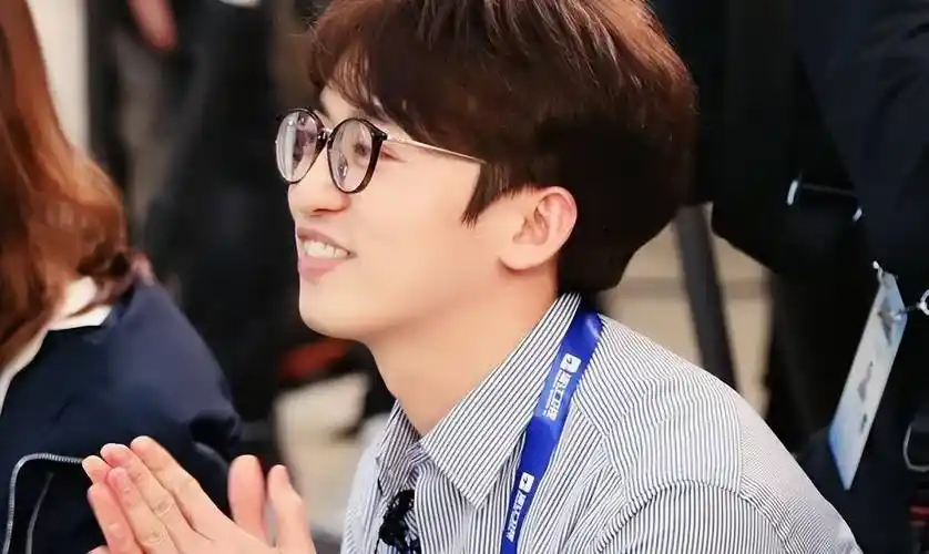 而非常凑巧的是,从第4季开始,导演就从岑俊义,换成了姚译添.