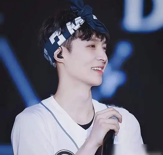 不愧是小绵羊,恋爱小白张艺兴谈到要和女朋友做的事,遭到群嘲|李琪琪